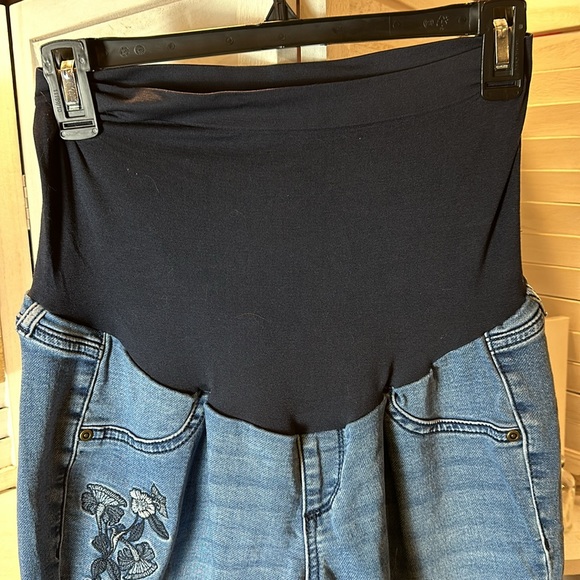 Aglow Maternity Jeggings with Stretch Panel Embroidered Detail - Picture 3 of 5